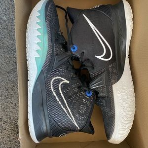 Mens Nike Kyrie 7 Brooklyn Size 12 Basketball Shoes (Great Condition)